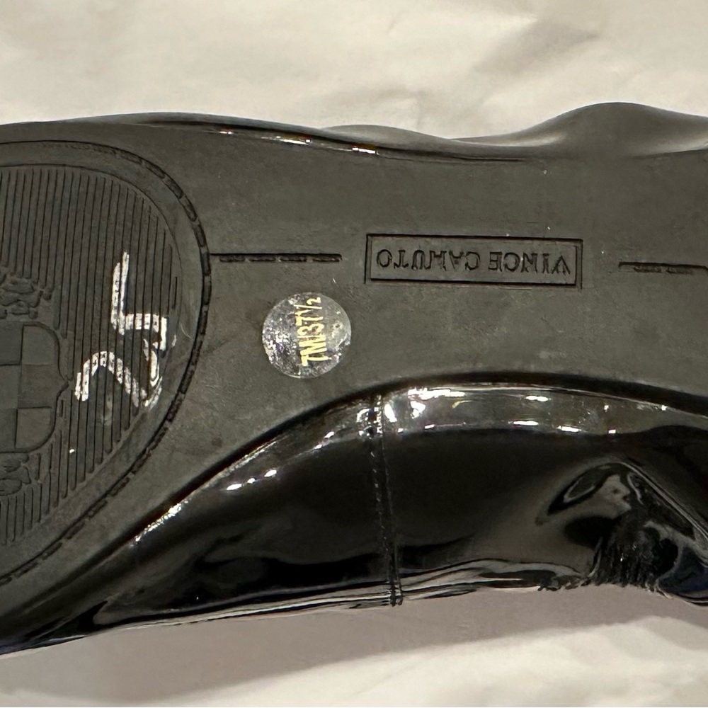 Vince Camuto Glossy Black Flats l. new, Ballerina, Ballet Flats,gold emblem 6.5 - Picture 5 of 5